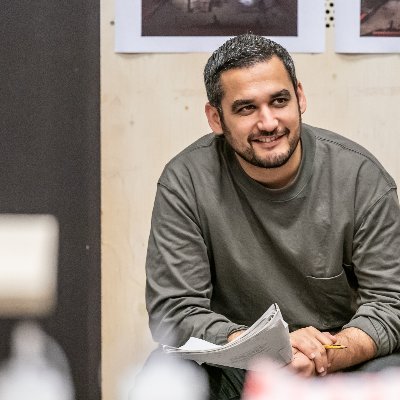 The @JMKTrust1 has announced that Adam Karim has won this year’s JMK Award with his production of GUARDS AT THE TAJ by Rajiv Joseph. Adam's production, designed by Roisin Jenner, will play at the OT from 26 Oct - 16 Nov. 📅On General Sale 23 Apr 🔗 ow.ly/1SSB50RjHCE