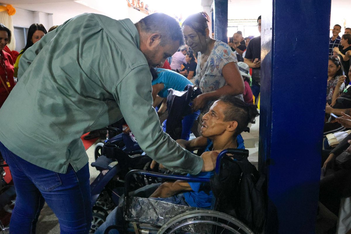 anzoateguigob's tweet photo. Este #18ABR el gobernador @luismarcanos hizo la entrega de 100 ayudas técnicas en el municipio #Freites a través del Sistema #1x10DelBuenGobierno una asignación enviada por el Presidente @nicolasmaduro para dar respuesta a las solicitudes realizadas a través de la #VenAPP. https://t.co/QcUoIVR3tJ