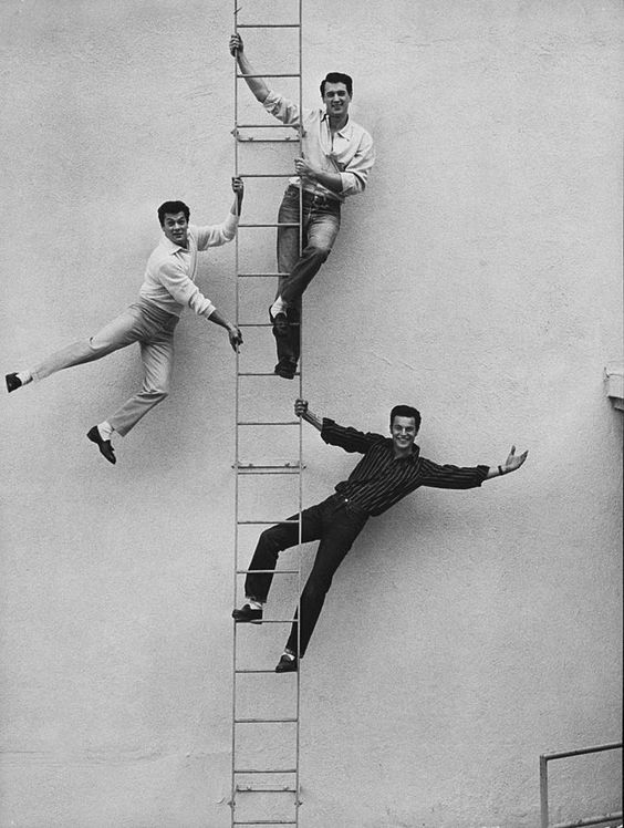 Rock Hudson, Tony Curtis, and Robert Wagner just hanging around the backlot. #TonyCurtis #RobertWagner @Rockhudson75 @RockHudsonBlog @rockhudson9 @RockHudson_ @RockHudsonBlog #RockHudson @rockhudsona