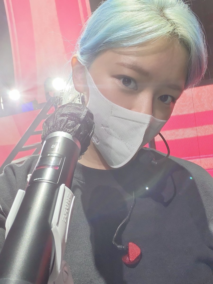 Hourly Jeongyeon (@jeongyeonhour) on Twitter photo 2024-04-19 20:00:00