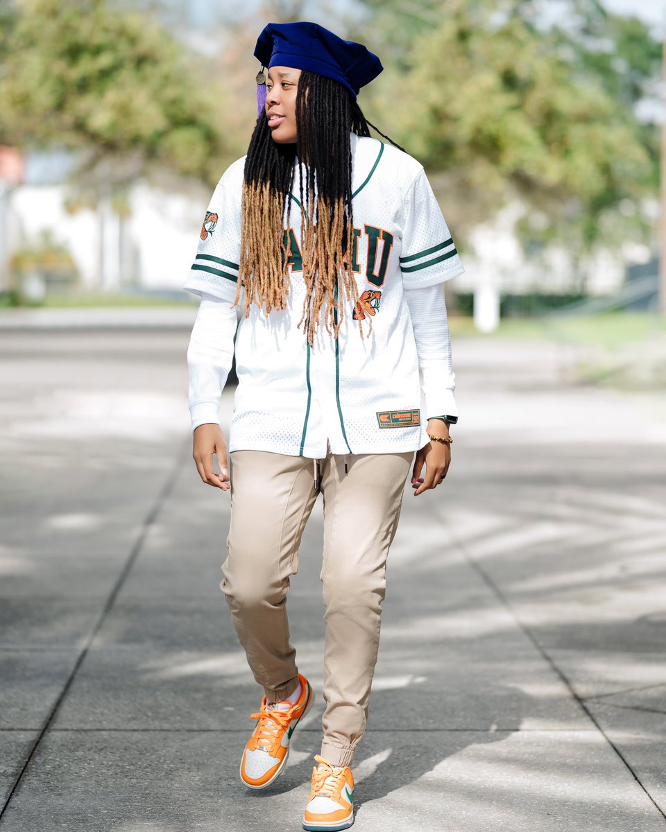 attorneyebony's tweet photo. Somebody said lawyers with locs 👀 https://t.co/Y2jBl2dLFj
