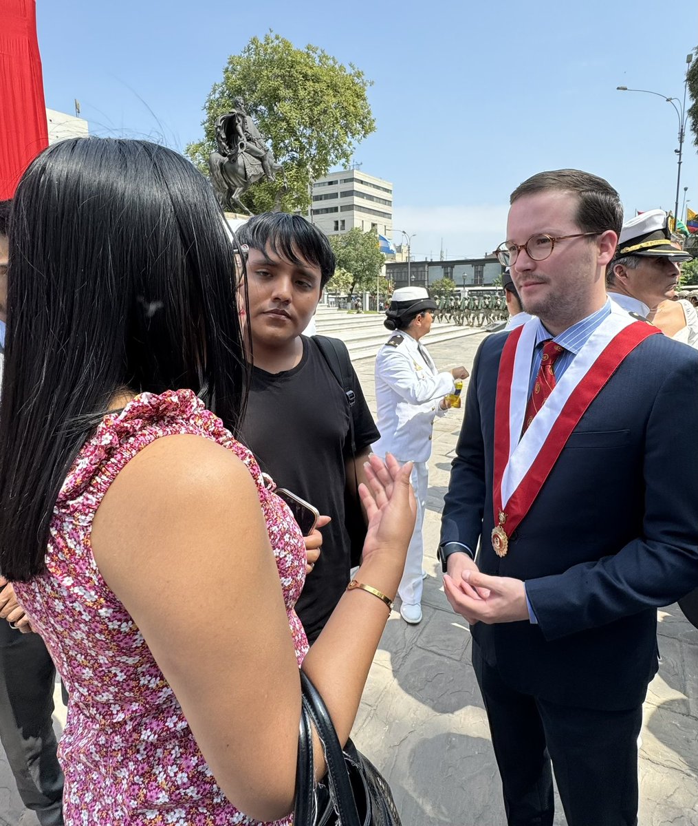 Reconocido homenaje a nuestros héroes de la Operación Chavín de Huantar, por el 27° aniversario del exitoso rescate de rehenes en la embajada de Japón. Recordemos siempre a quienes con gran valor lucharon por nuestra libertad, y sigamos ese camino defendiéndola día a día. El…