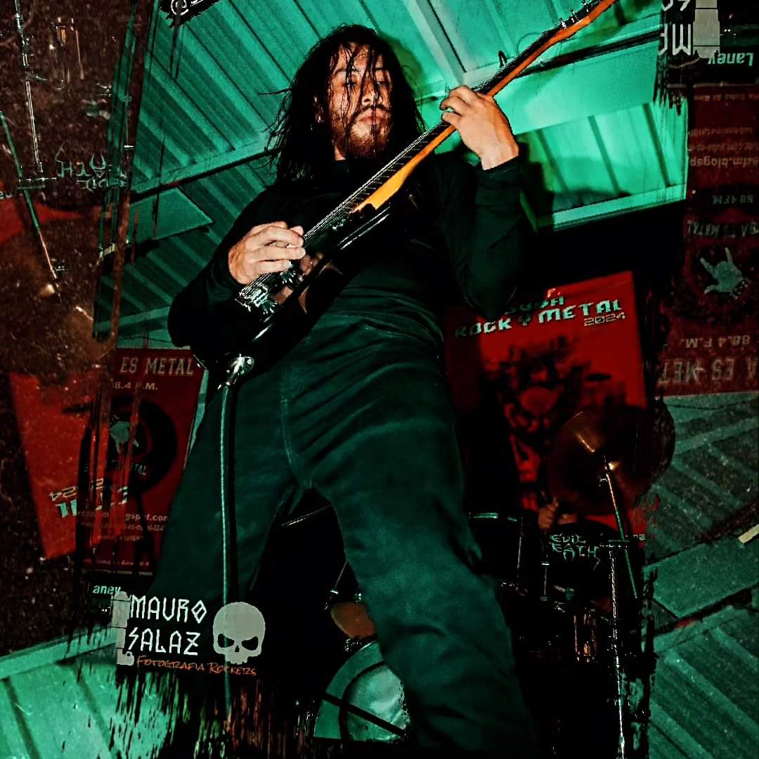 Evildeathoffic's tweet photo. Nuestro Guitarrista Diego Moreno 🤟 

By @mauro salaz

#Diego #evil #evildeath #MetalColombiano https://t.co/MXrsj0w5t9