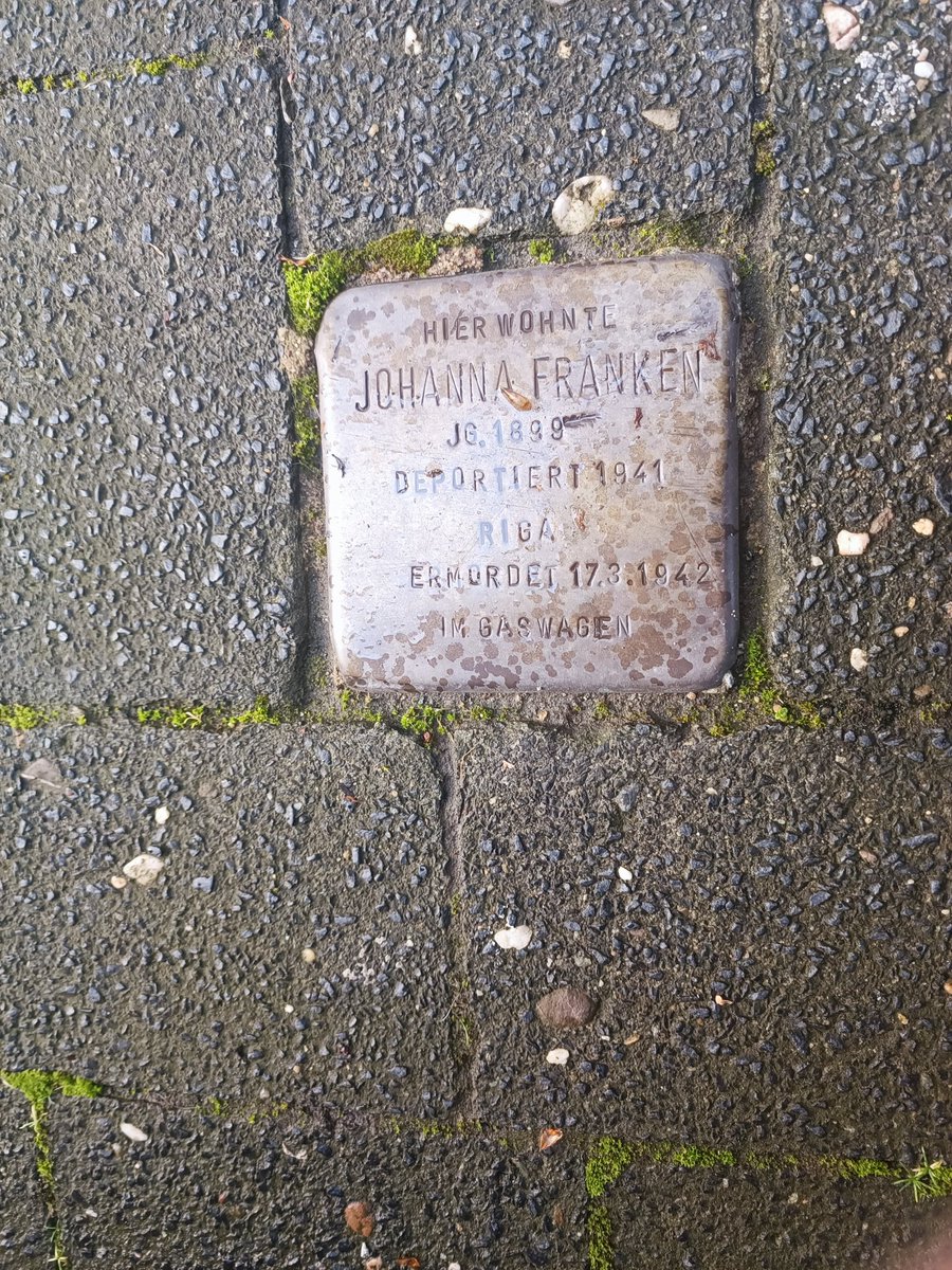 In meinem kleinen Ort gibt es 'nur' zwei Stolpersteine. Bei meinem heutigen Spaziergang bin ich an einem vorbeigekommen. Ich bitte im Namen dieses Landes um Verzeihung und hoffe Sie ruhen in Frieden Frau Johanna Franken.  #neverforget