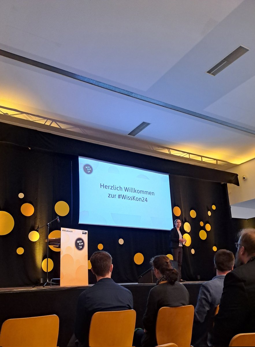 DanSchfbg's tweet photo. Science communication is relevant to all researchers! It was a day full of interesting keynotes, inspiring presentations and great conversations about #SciCom at the #Wisskon24 in Karlsruhe today 💬 https://t.co/GNawklv1Ne