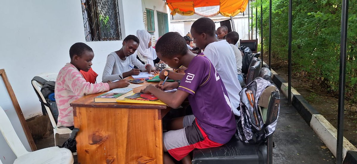 Saas_Kenya's tweet photo. SAAS HOLIDAY REVISION PROGRAM: DAY 4

We concluded our April holiday school revision program successfully.

The four-day program saw about 100 students taken through various challenging topics in Mathematics, Physics and Chemistry.

We meet tomorrow for the Career Talk. https://t.co/x56xrA7P6O