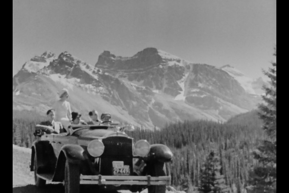 Who wants to take a stylish, nostalgic ride across Canada's Rockies? This newly re-released 'groundbreaking' #NFB film on the Banff-Jasper Highway is now available for FREE on our website and app! More via The @JasperFitzhugh 👇