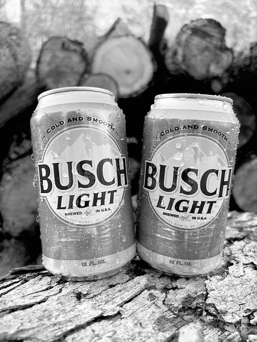 BuschBeer's tweet photo. When you’re only expecting one Busch Light but then you get ✌️ https://t.co/FMPPkvvh2l