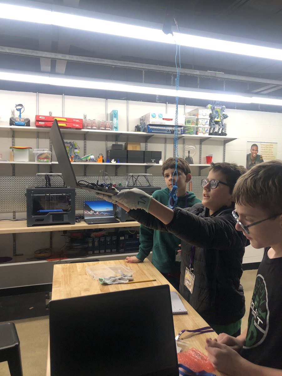 K12FutureE's tweet photo. Another week of AMAZING progress! 👏

The @NASA TechRise Student Challenge teams are hard at work testing their flight code, mounting components, and polishing up their presentations. Big applause to St. Wenceslaus Catholic School and Washington Liberty HS. Keep it up!🛰️ https://t.co/tfZn4RlgVC