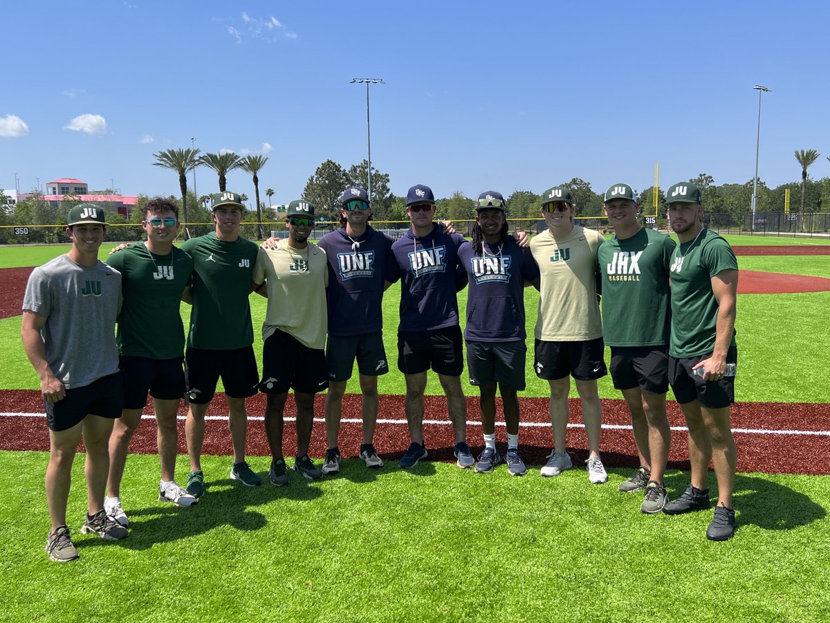 Tonight, baseball players at ⁦@JUBaseball⁩ and ⁦@OspreyBSB⁩ battle it out in the River City Rumble. But this morning they were all on the same team - helping children learn baseball at a ⁦@WalkOffJax⁩ clinic. Good luck tonight to these two terrific programs.