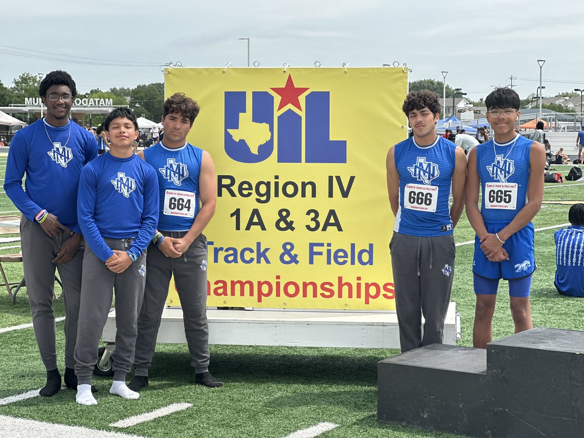 Boys 4x200 at Regionals in Seguin!!