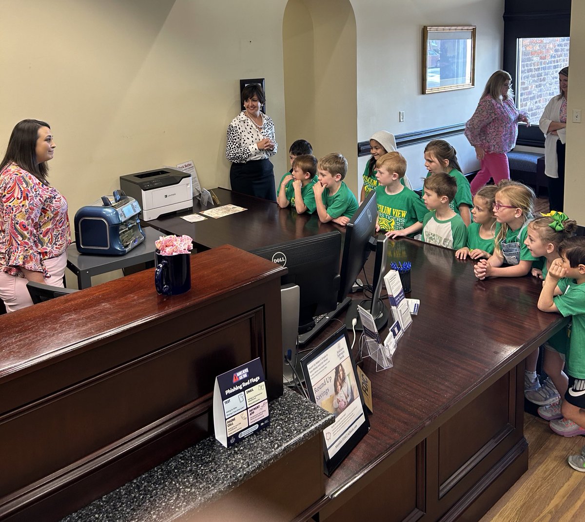 TVKindergarten's tweet photo. Thank you Andrew Johnson Bank for helping us learn about money! 💵 https://t.co/0HfzgoDs4S