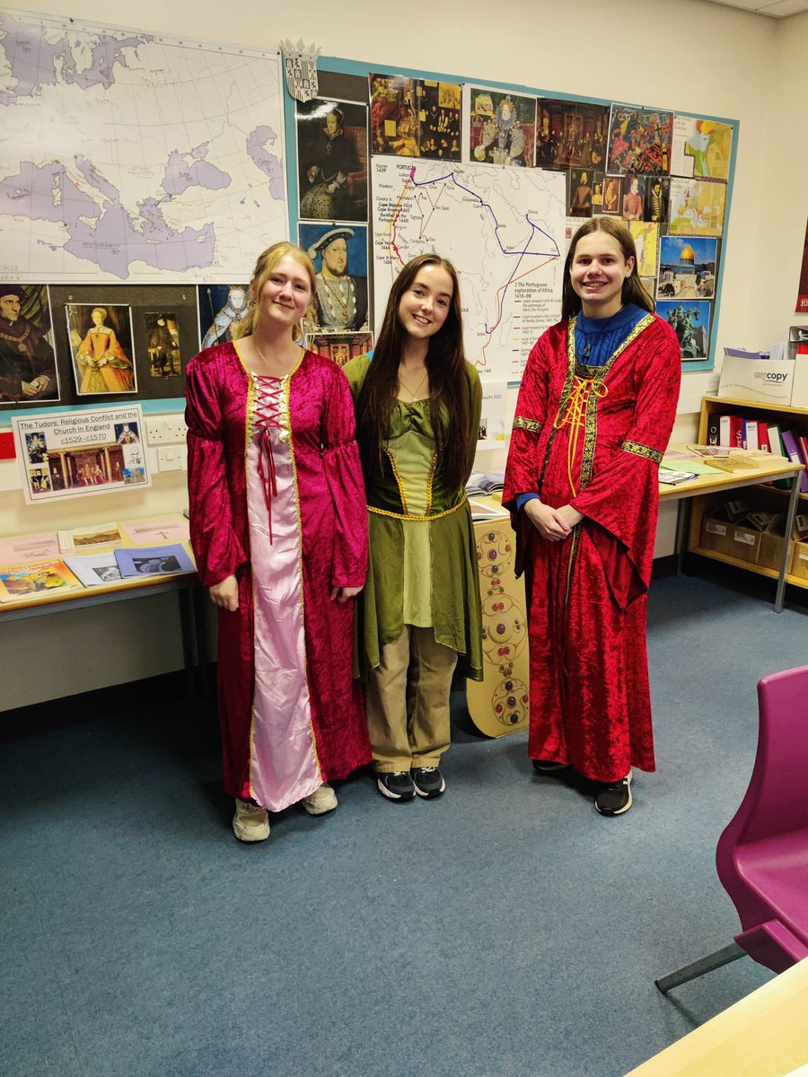 QMCHistory's tweet photo. Come and find out about #ancient #mediaevalandtudor &amp; #modern History @qmcollege. Learn more about our courses, the trips to Italy and Greece, the teachers and why our students are the best (or at least the most likely to dress up). @qmcpolitics &amp; @qmcphilosophy also available… https://t.co/eis10HadfB
