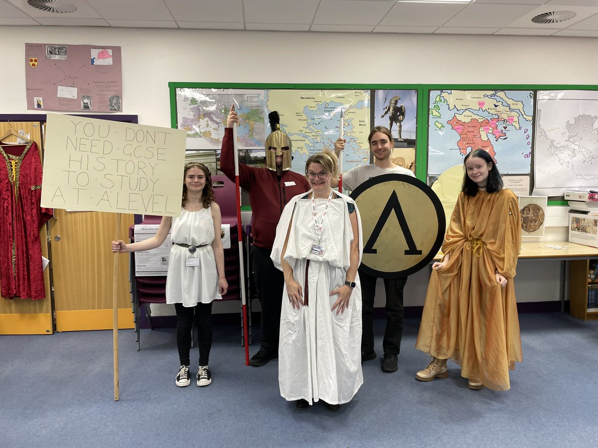 QMCHistory's tweet photo. Come and find out about #ancient #mediaevalandtudor &amp; #modern History @qmcollege. Learn more about our courses, the trips to Italy and Greece, the teachers and why our students are the best (or at least the most likely to dress up). @qmcpolitics &amp; @qmcphilosophy also available… https://t.co/eis10HadfB