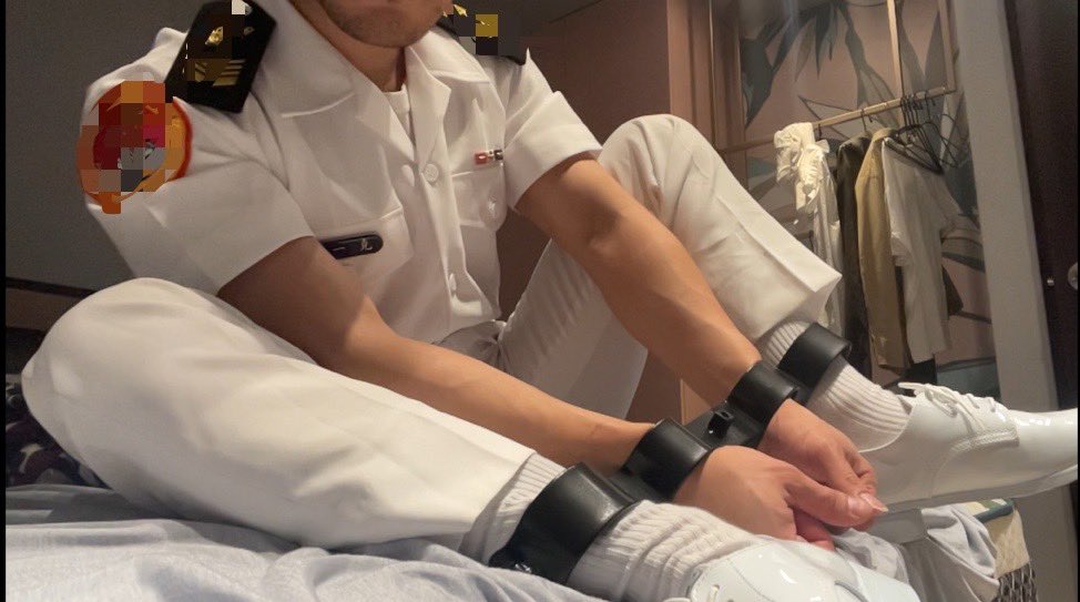shackle_fetish's tweet photo. It’s really hard to put myself on to this restraint, but I did it

>>Join my fans page to explore more<<
https://t.co/jSGshElnH4 https://t.co/qMM2AaPIdz
