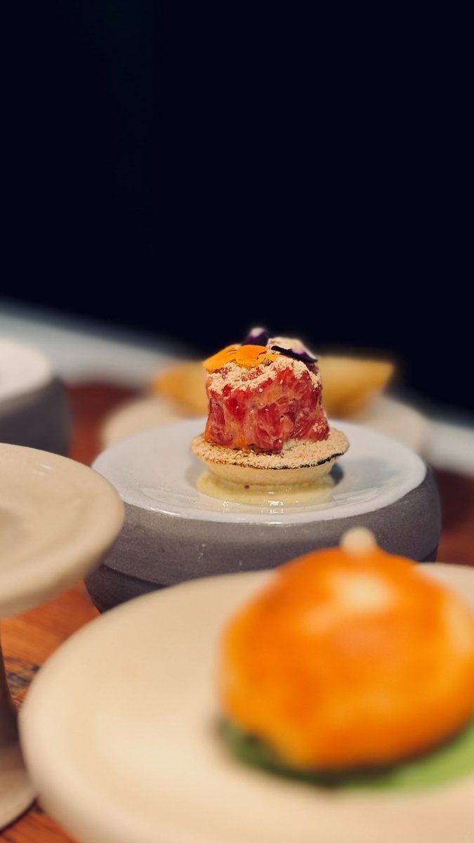 Amuse bouche Kari - Idly Irish wagyu beef tartare - Mini idly - preserved lemon aioli - Podi !! Traditionally ate as a beef or mutton curry and idly for Sunday brekkie . But this is @RarKinsale version 😀.