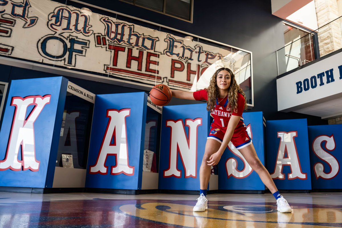 SIGNED ✍️ 

Welcome to it, <a href="/CopelandSania/">Sania Copeland</a> 🫶

Sophomore | Guard | Olathe, KS