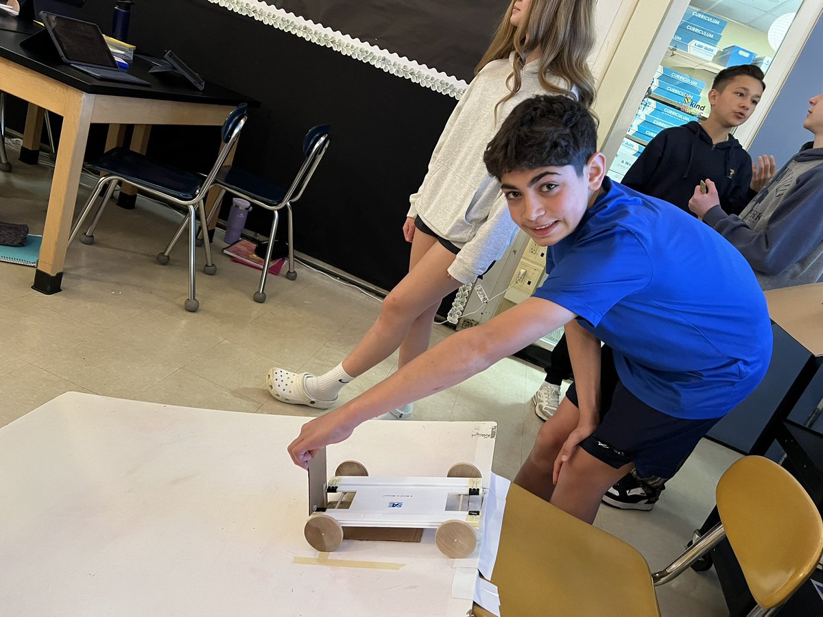 A huge shout out to our guest engineers from @AscendMaterials for supporting our students in the @SAEIntl #STEM challenge! Ss need to design and build a self-propelled toy vehicle-Gravity Cruiser! This 10 session innovative experience is invaluable to our learning! @LarsonMS #fun