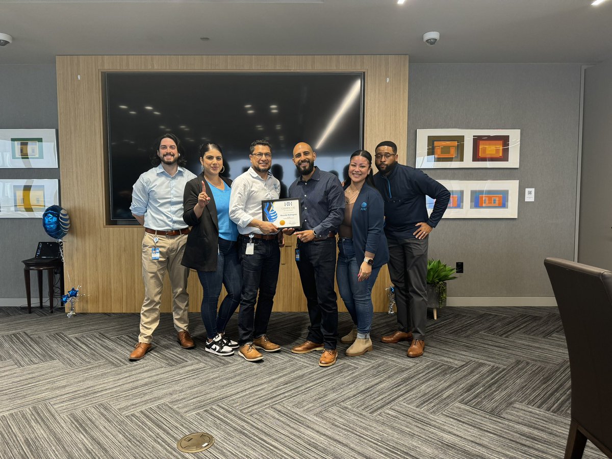 SaidySantiago's tweet photo. Top fiber performers for Q4 โ23 and Q1 โ24 ๐ฅ in the HH. My squad is stacked! Congrats Ricardo, Sarah, Alex , and Firewheel ASM crew on being the best in NTX! Keep leading the way from the front. Letโs go for more ๐ @NTX_Market @dbustamante1210
#TeamSynergy #HH #NTX #FiberFlex https://t.co/czzkYcT2QZ