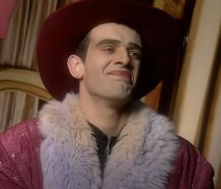 —  А вот и я, Ричи Рич! Ну а если точнее: самый великий и превосходный злодей в Лентяво - Гланни Глайпур. И мне пришлось в очередной раз сбежать из тюрьмы. Видимо господа полицейские не учатся на своих ошибках и не могут удержать меня.