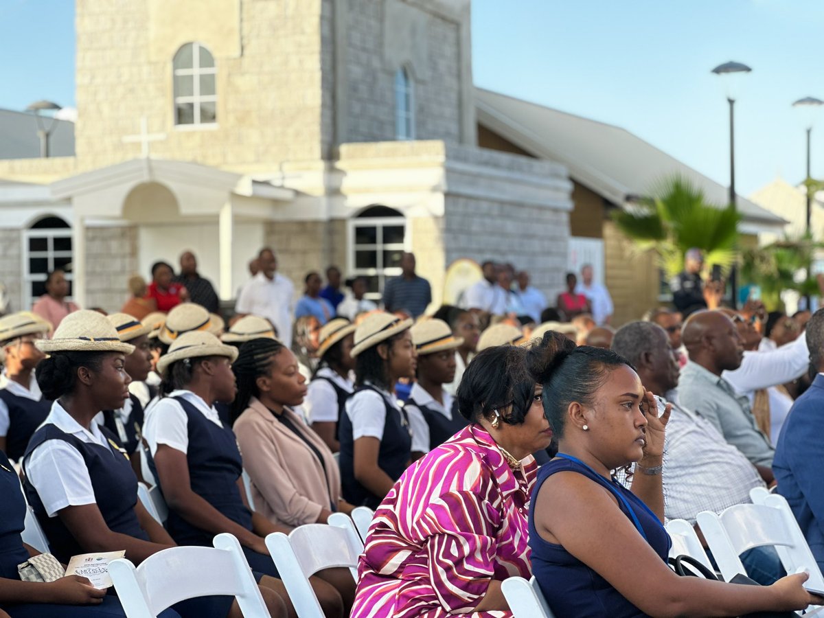 jnbanklimited's tweet image. Patrons are gathered to celebrate the grand opening of Jamaica’s first artisan village, a vibrant hub of local creativity and culture! 

#HistoricPlace #JNBankLimited #OpeningCeremony