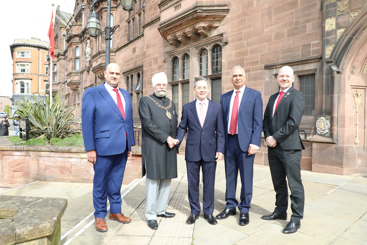 Delighted to meet with Cllr Abdul Khan and Lord Mayor Cllr Jaswant Birdi in the beautiful and historic city of Coventry. We agreed to work together to unlock the great potential of economic, educational and cultural collaboration btw Coventry and Chinese cities, including with…