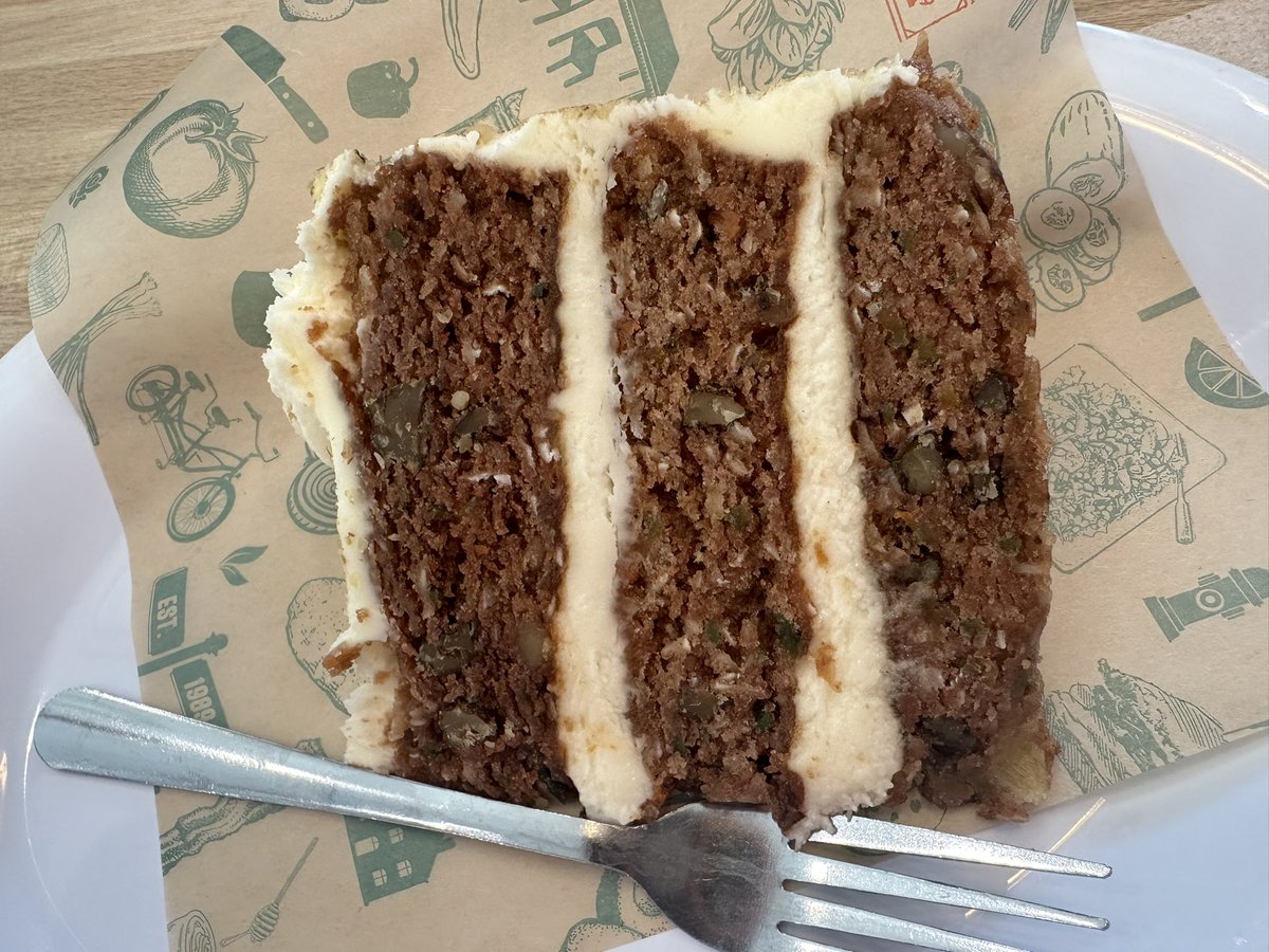 One of the best slices of carrot cake I’ve had 🥕 🧁 😋