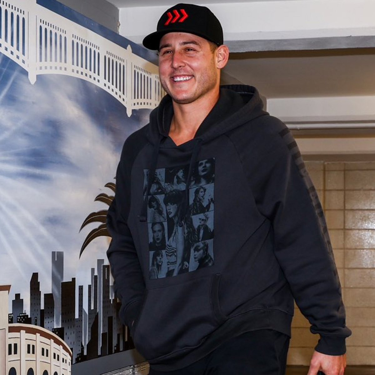 'The lights are so bright, but they never blind me ...' Anthony Rizzo pulled up to Yankee Stadium in a Taylor Swift hoodie for release day #TSTTPD (via @Yankees)