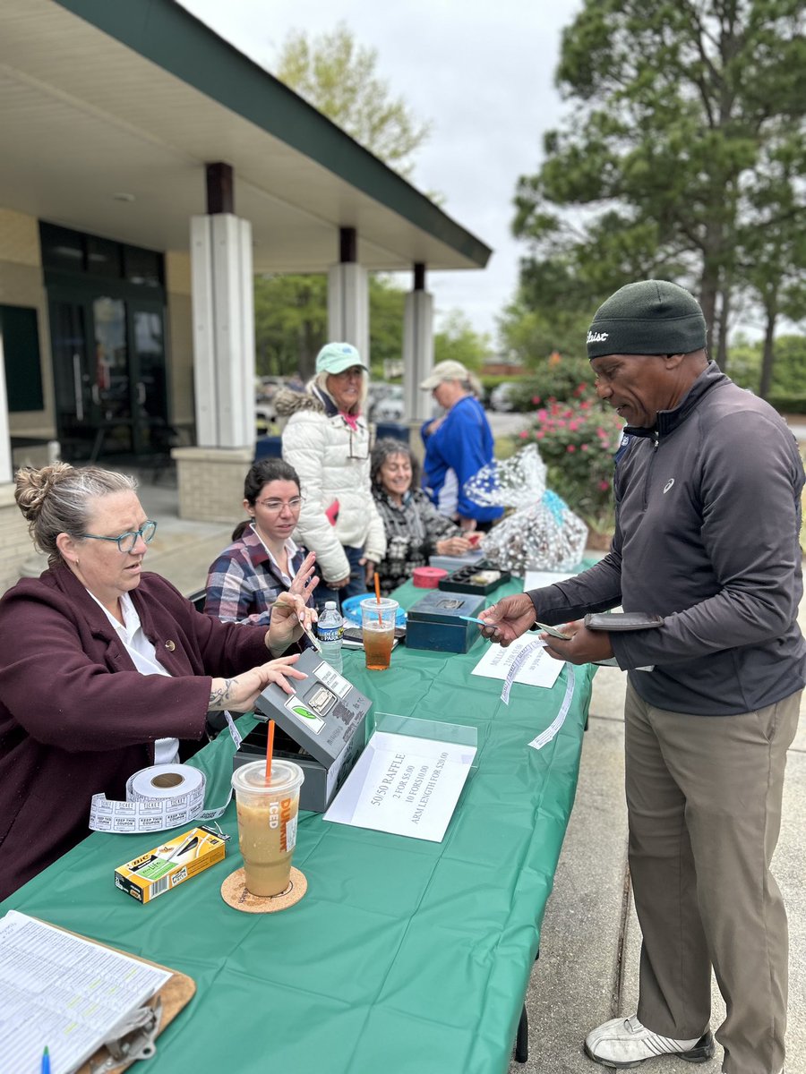 VBParksGuy's tweet photo. Thx to the 100+ golfers that supported the @VBParksRec Foundation spring tune up today! Funds raised go to everything from free swim lessons for 2nd graders &amp; Rec center memberships to projects such as communication boards at playgrounds and dog agility equip at the dog parks. https://t.co/6KTTLPPSrz