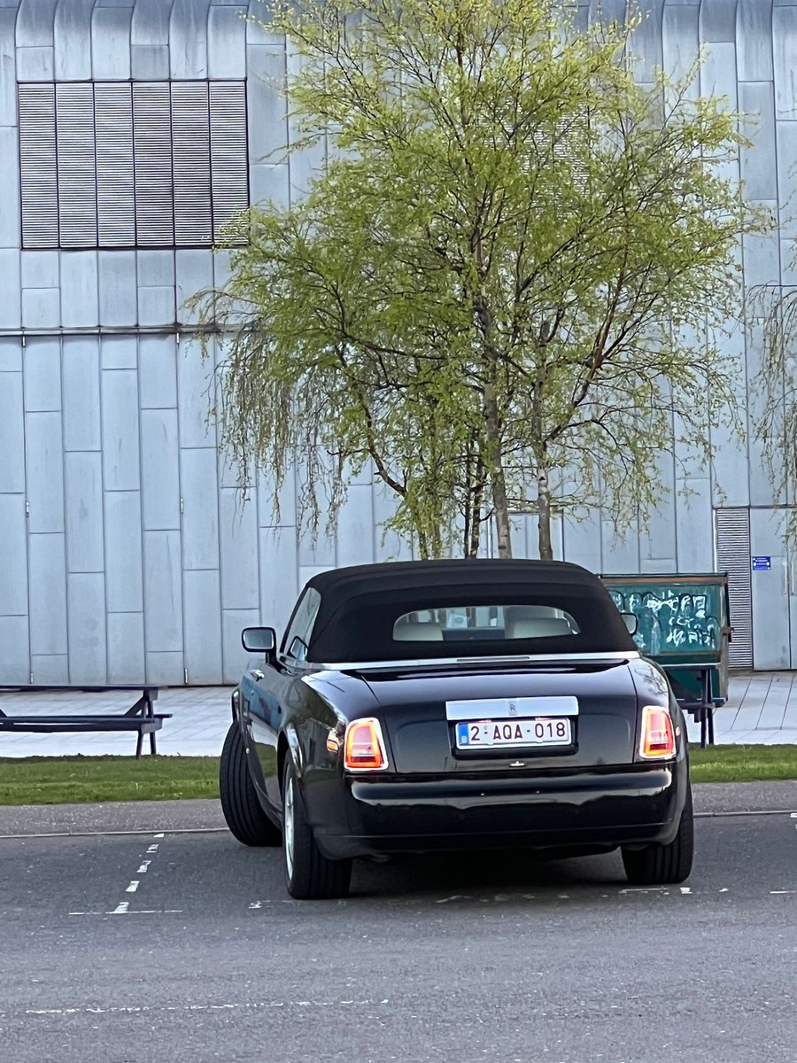 Was not expecting to see this In Glasgow tonight👀 #rollsroyce