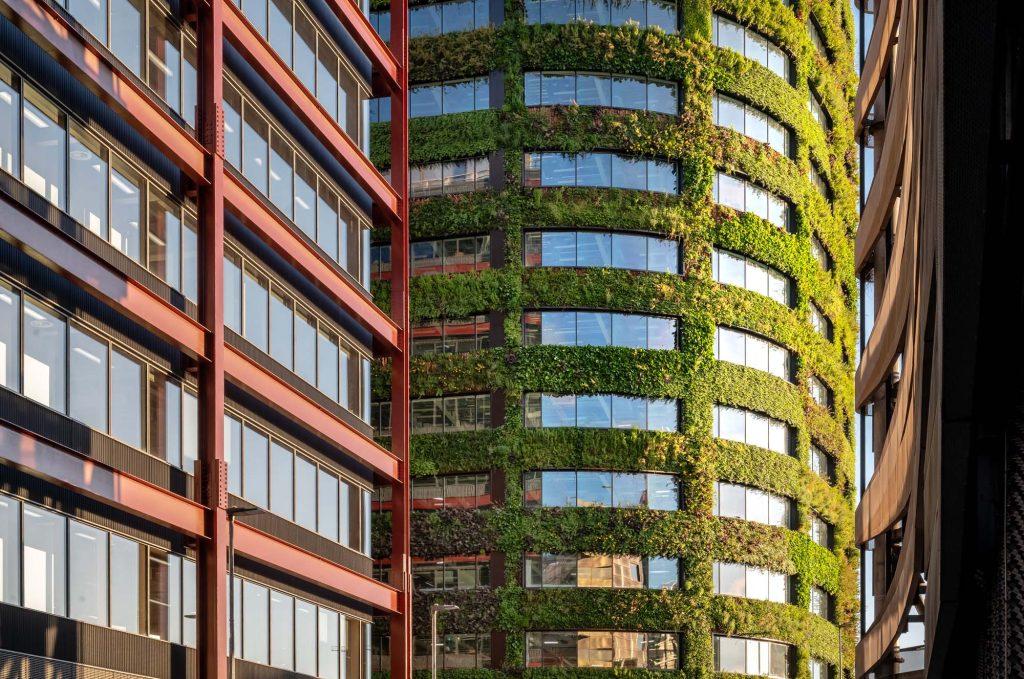 FIRST LOOK: Make Architects completes 12-storey Salford office with Europe’s largest living wall 🌱 bit.ly/3W4922y