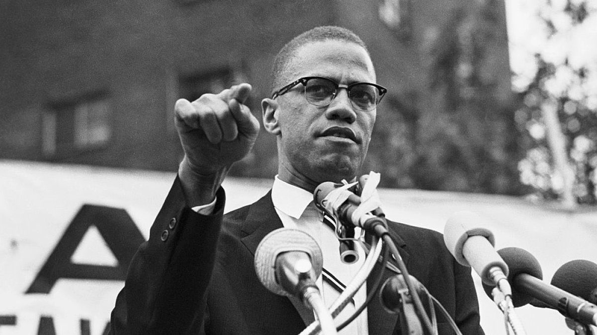 Bıçağı size dokuz santim saplayanın, bıçağı altı santim geri çekmesi bir lütuf değildir. Malcolm X