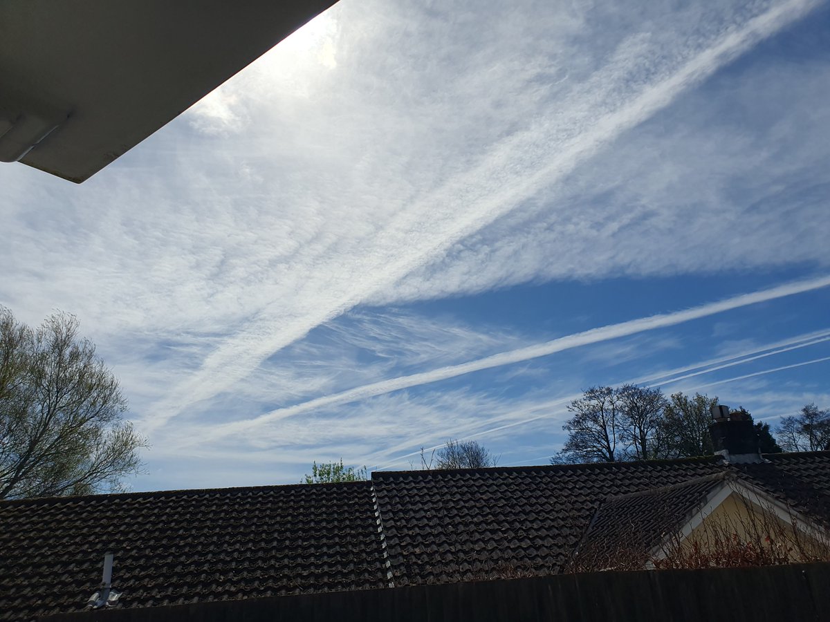 9Hype91077's tweet image. These politicians are all liars. Chemtrails are real, we have the photographic evidence now. I wrote a very stiff letter to the Prime Minister last week. Since then the skies have, more or less, been totally clear and we can see the BLUE SKY!!! Wonderful! #TheyKnowWeKnow