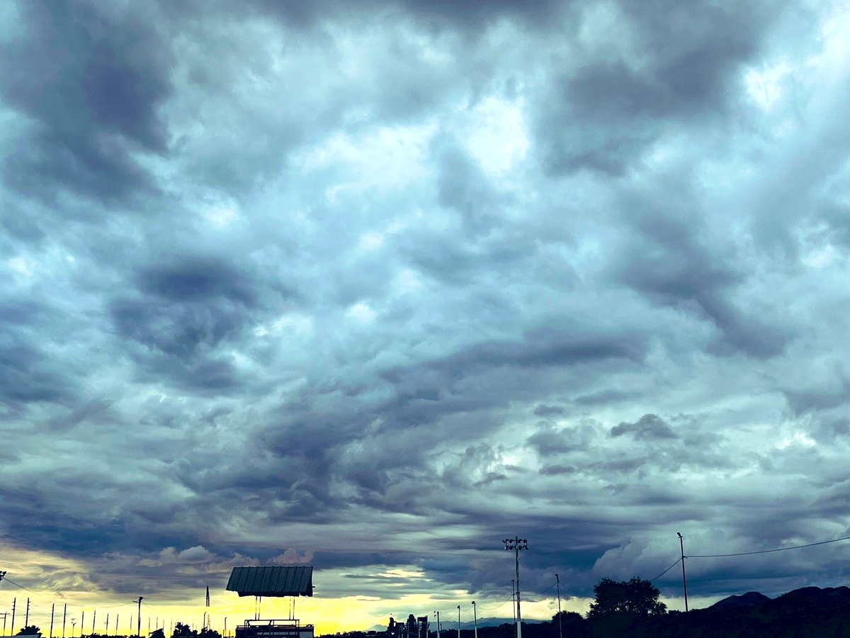 inc_puerto's tweet photo. Formación de las nubes desde el área de La Pista de Salinas, Salinas P.R. 
📸: Puerto Rico Responders Inc.
@DeborahTiempo @WeatherWatchPR @twcenterpr @NWSSanJuan  @PRClimate https://t.co/w09hGueCZU