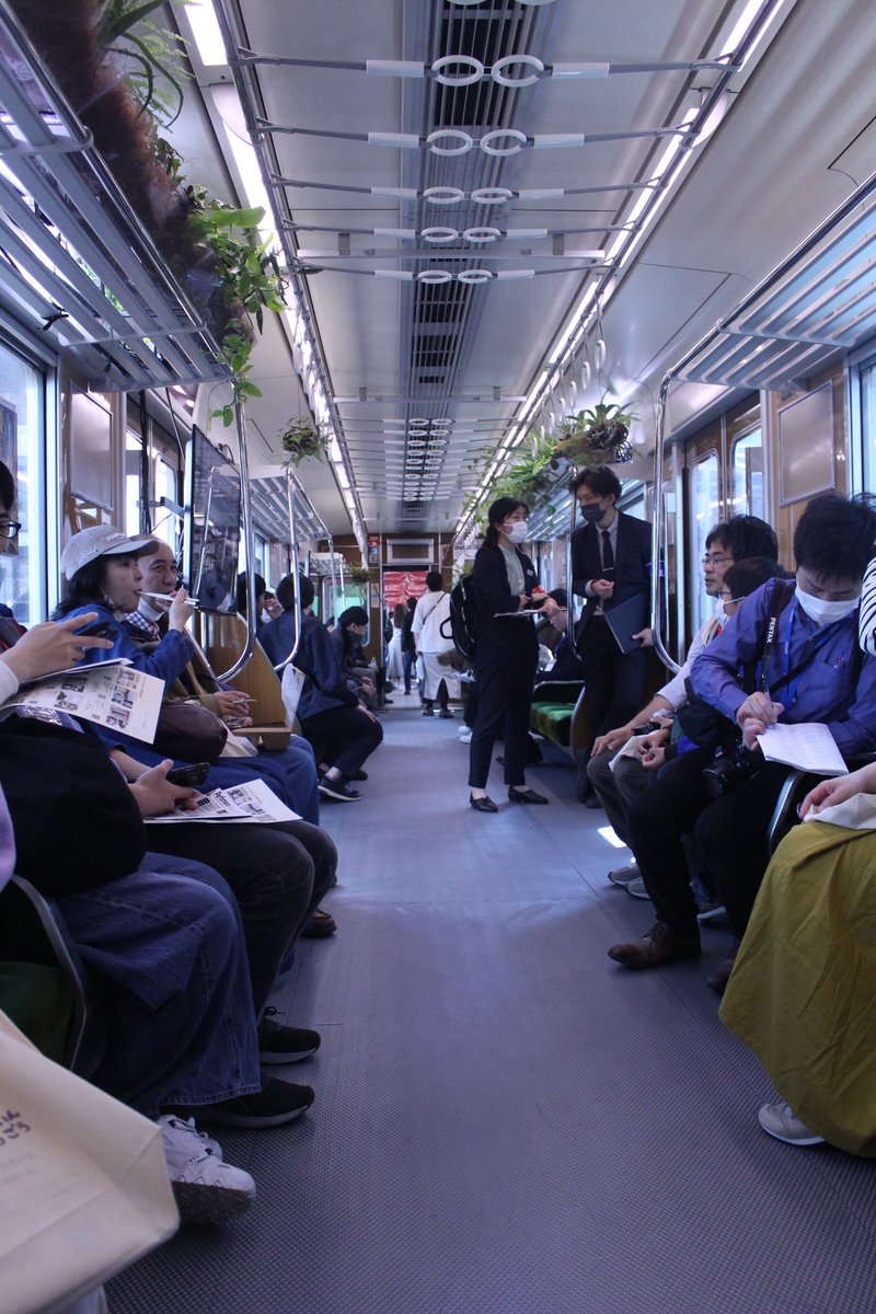 阪急電車の中に植栽させていただいた。
こんな尖ったこと。させてくださった阪急電車さんにリスペクト。

これがほんとのグリーン車🟩