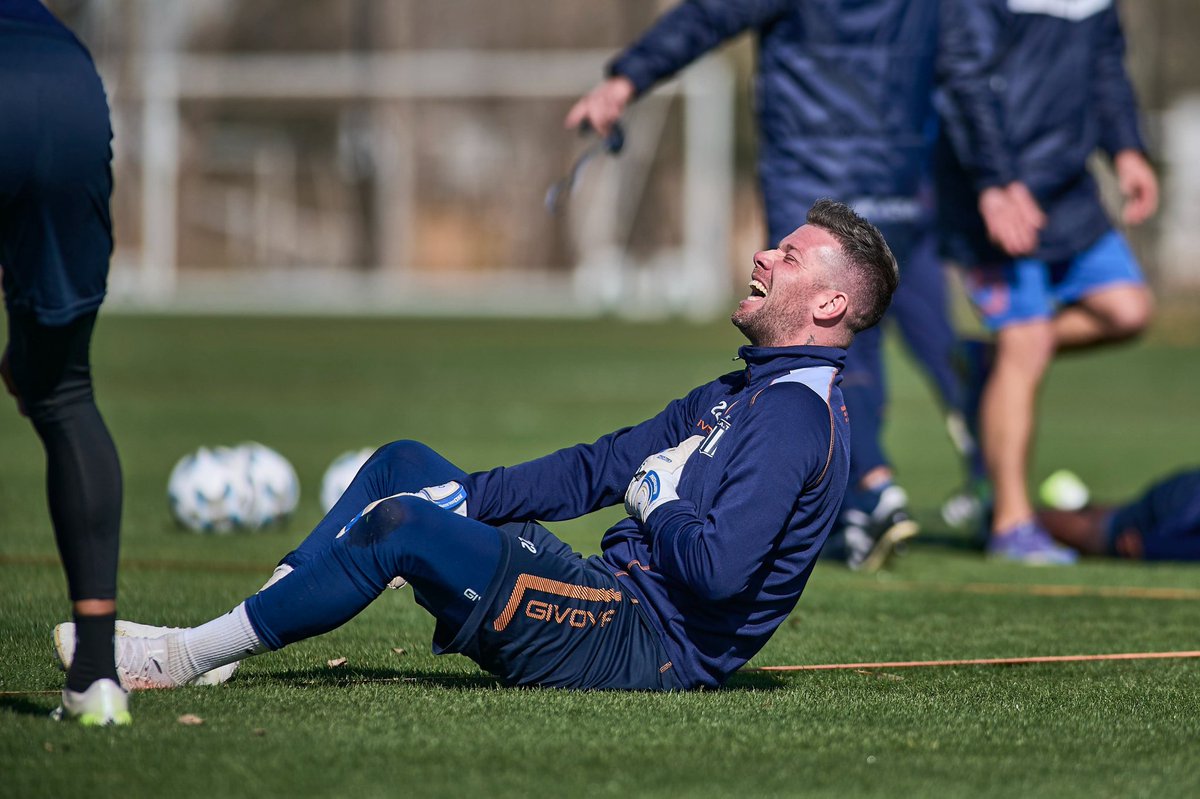 Nosotros cuando nos dicen que son campeones. 🤣😅