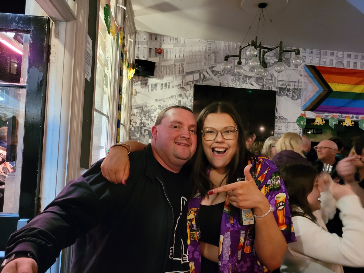 Niwoke's tweet photo. @emmasemple03 meeting rhe locals from Cardiff https://t.co/psfYikkrre