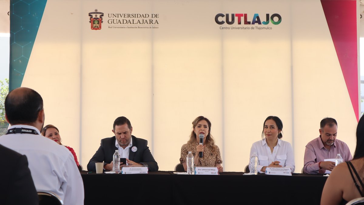 cutlajo's tweet image. ¡Celebramos el exitoso 2do Open House del #ModeloDual! 🎉Gracias a la presencia del Coordinador Antonio Lancaster Jones y la Directora Blanca Noelia Caro Chaparro de @CCIJalisco, así como la participación de más de 20 empresas. 💼

#CUTLAJODual