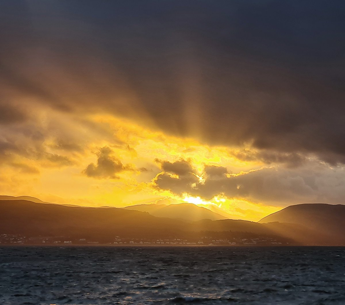 Gourock Sunset 

Thanks to Rab Findlay for the photo 📸

Discover Inverclyde 👇
discoverinverclyde.com

#DiscoverInverclyde #DiscoverGourock #Gourock #Scotland #ScotlandIsCalling #VisitScotland #ScotlandIsNow