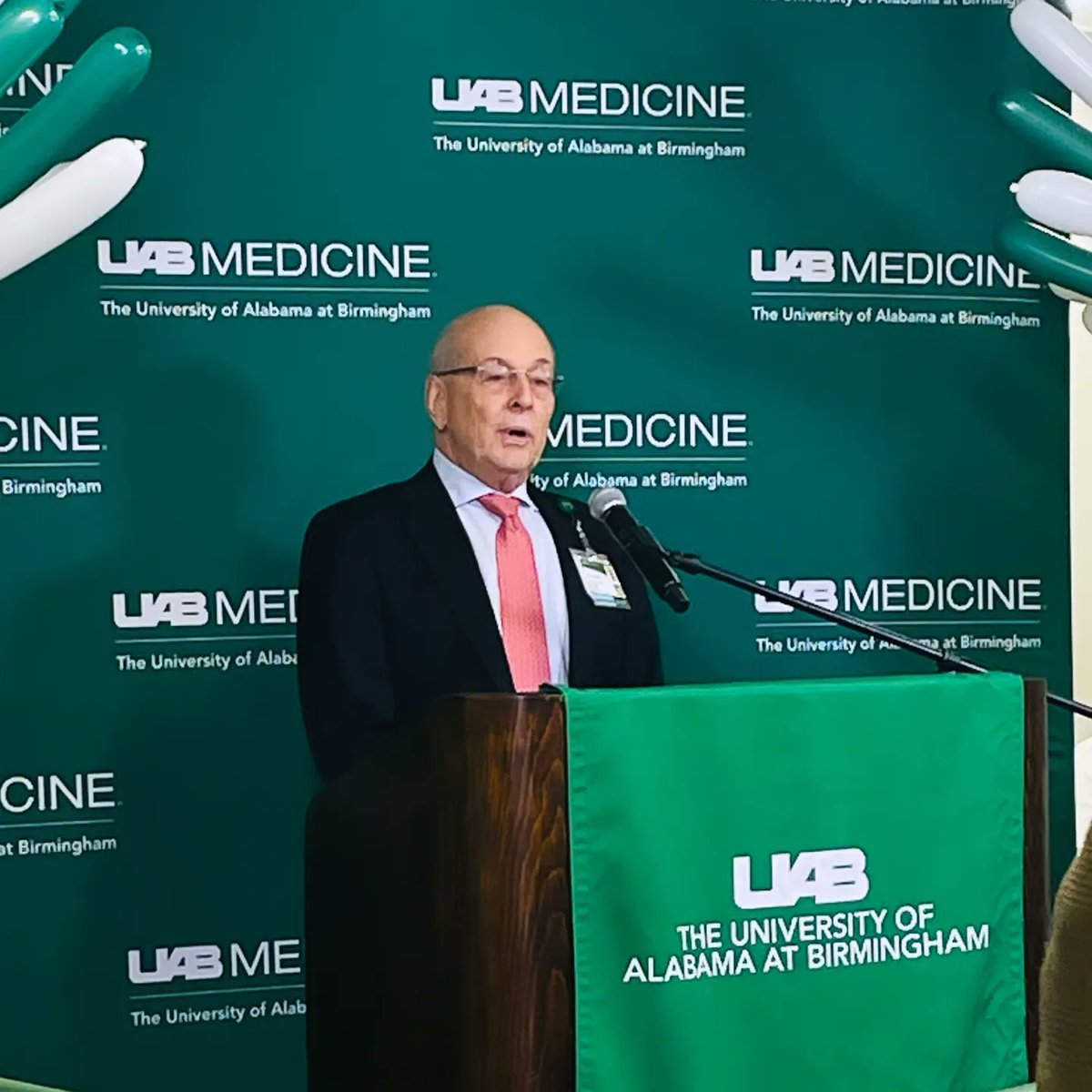 Today we celebrated the grand opening and ribbon cutting of the new Brain Aging and Memory Hub on the 5th floor of Callahan Eye Hospital. We are thrilled to be able to accommodate patients in this new comprehensive space! @UABHeersink @uabmedicine