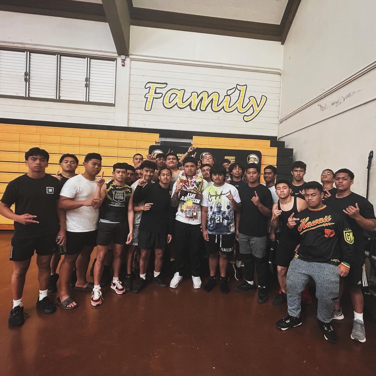 CoachKiliWatson's tweet photo. Congratulations @ImiAsinsin for signing with @Boxer_Football @Coach_Taura https://t.co/TdpkftPelS