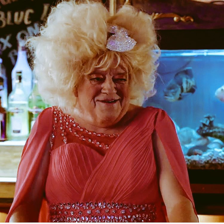 Possibly my favourite @TheRealTimHealy picture EVER!! #Leslie #Benidorm 🌴❤️