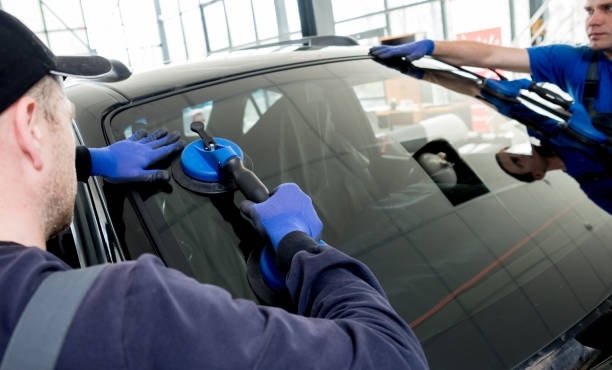 CompleteAutoG's tweet image. Enhance your vehicle's integrity with a professional windshield replacement from Complete Auto Glass. Our expert installers ensure a perfect fit every time.