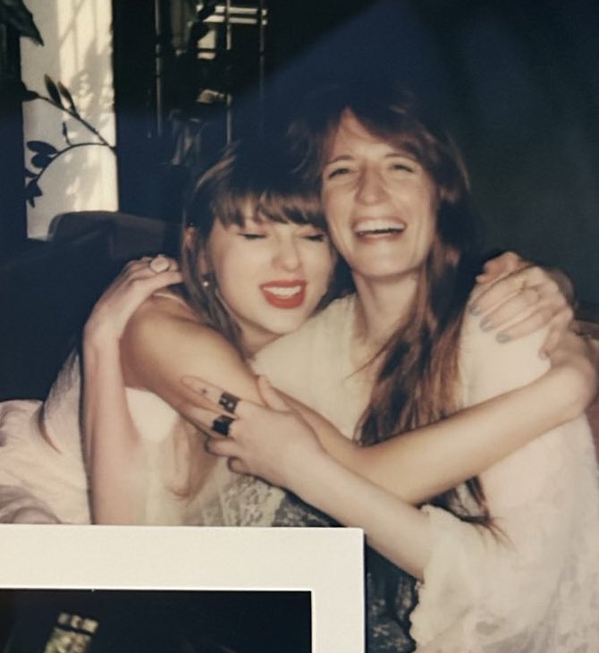 TSwiftNZ's tweet photo. 📸 | Taylor Swift and Florence for ‘Florida!!!’ 🤍 #TSTTPD https://t.co/O2yLXzhzBI