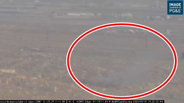 CodeRed001Blue's tweet photo. 4/19/2024 VEGETATION FIRE #TankFire Highway 119 &amp; Golf Course Road, Taft, Kern County. https://t.co/ARqtL1ssjr [WATCHDUTY] 

2:10PM There is a oil tanker on fire. It is located near the Golf Course Road. https://t.co/i2J5BA5Zi6