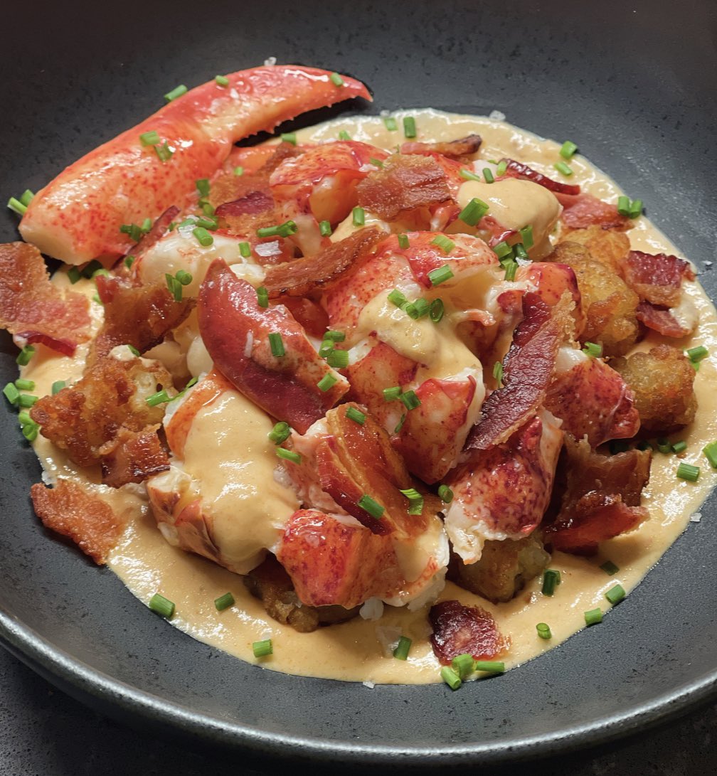 LiLa__lee18's tweet image. Lobster tots for Friday night dinner
Lobster bisque, tots, lobster, bacon, and chives 🦞