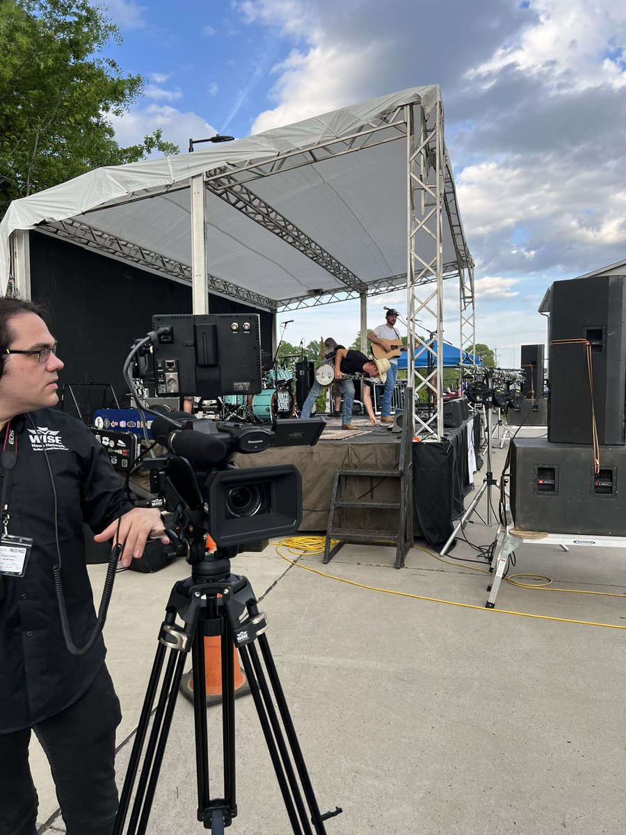 WNN getting ready to interview Dirty Grass Soul at the Cherryville Cherry Blossom Festival! #wisenewsnetwork #dirtygrasssoul #cherryblossomfestival