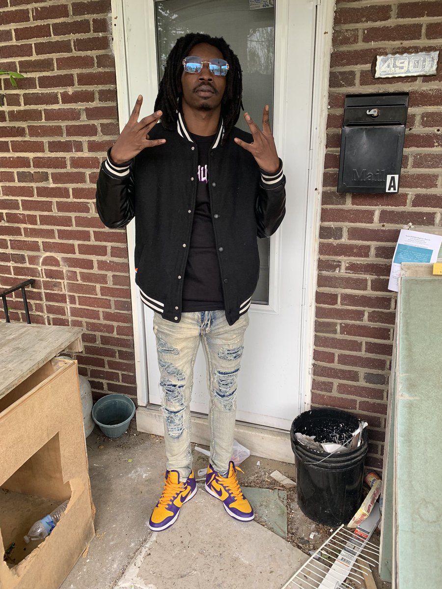 moneymarathon_'s tweet photo. I grew up inna fastlane bae you gotta “ kiss me slowly “ 😘 we never thugged it in these trenches then don’t say you know me 🚫🚫💯 #Gdouble4L 🏦 #MoNH 🫂 @bornhustlerclo go get ya merch man 🔥🔥🔥 https://t.co/7Ra4aNEtz0