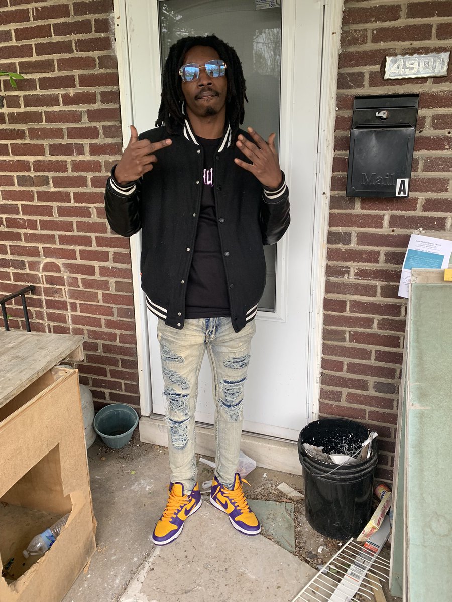 moneymarathon_'s tweet photo. I grew up inna fastlane bae you gotta “ kiss me slowly “ 😘 we never thugged it in these trenches then don’t say you know me 🚫🚫💯 #Gdouble4L 🏦 #MoNH 🫂 @bornhustlerclo go get ya merch man 🔥🔥🔥 https://t.co/7Ra4aNEtz0