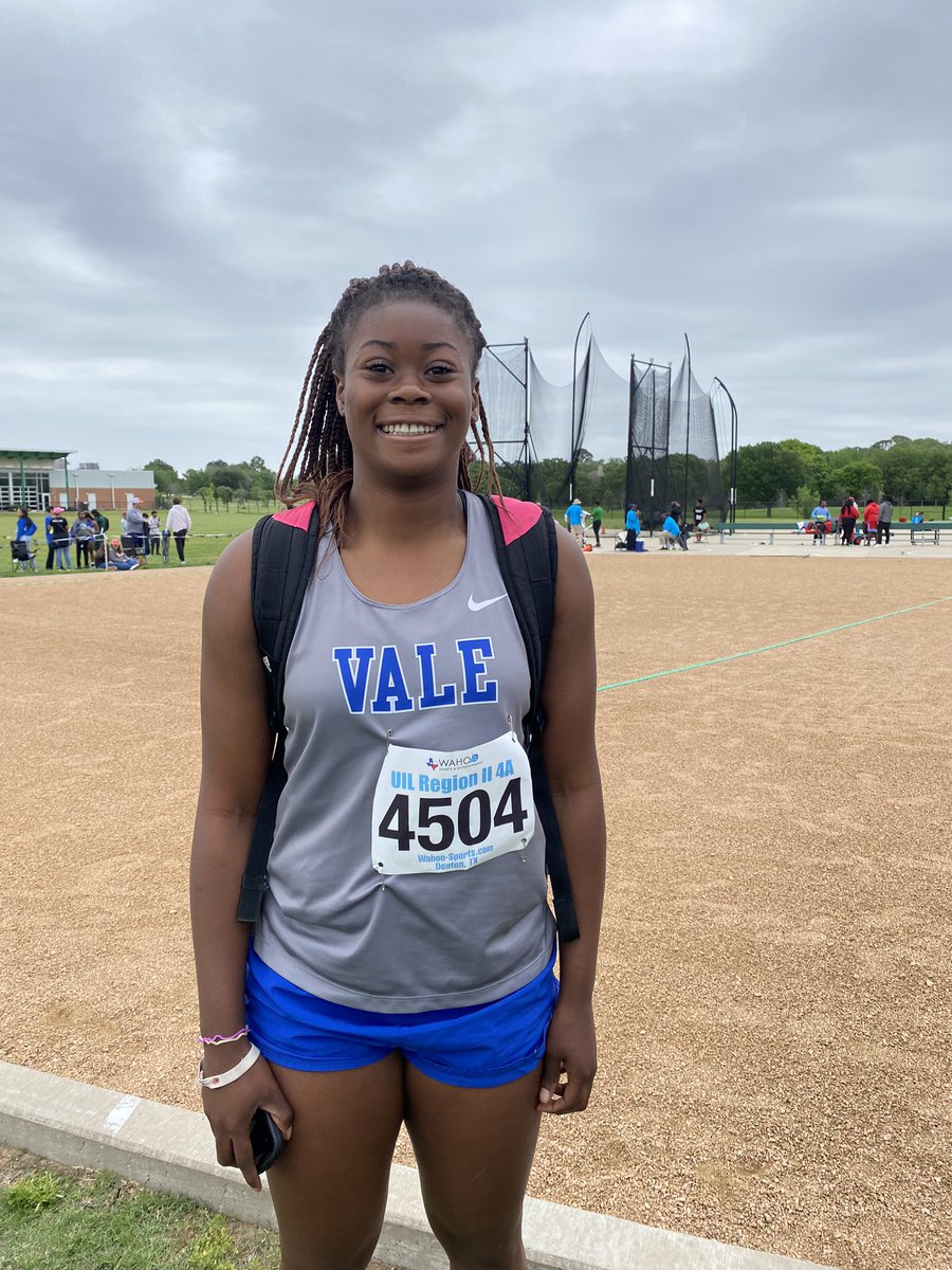 Destiny Arinze hit a PR of 38-2.5 to take the bronze medal at Regionals in the shot put! Bring on the wildcards! 🤞